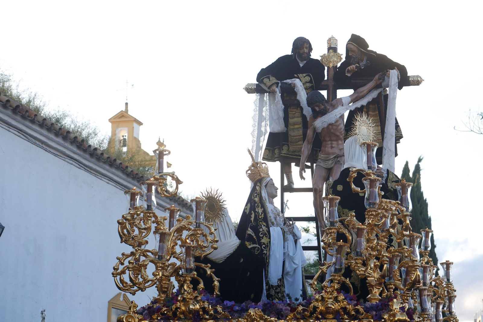 La procesión del Descendimiento en este Viernes Santo de Córdoba, en imágenes