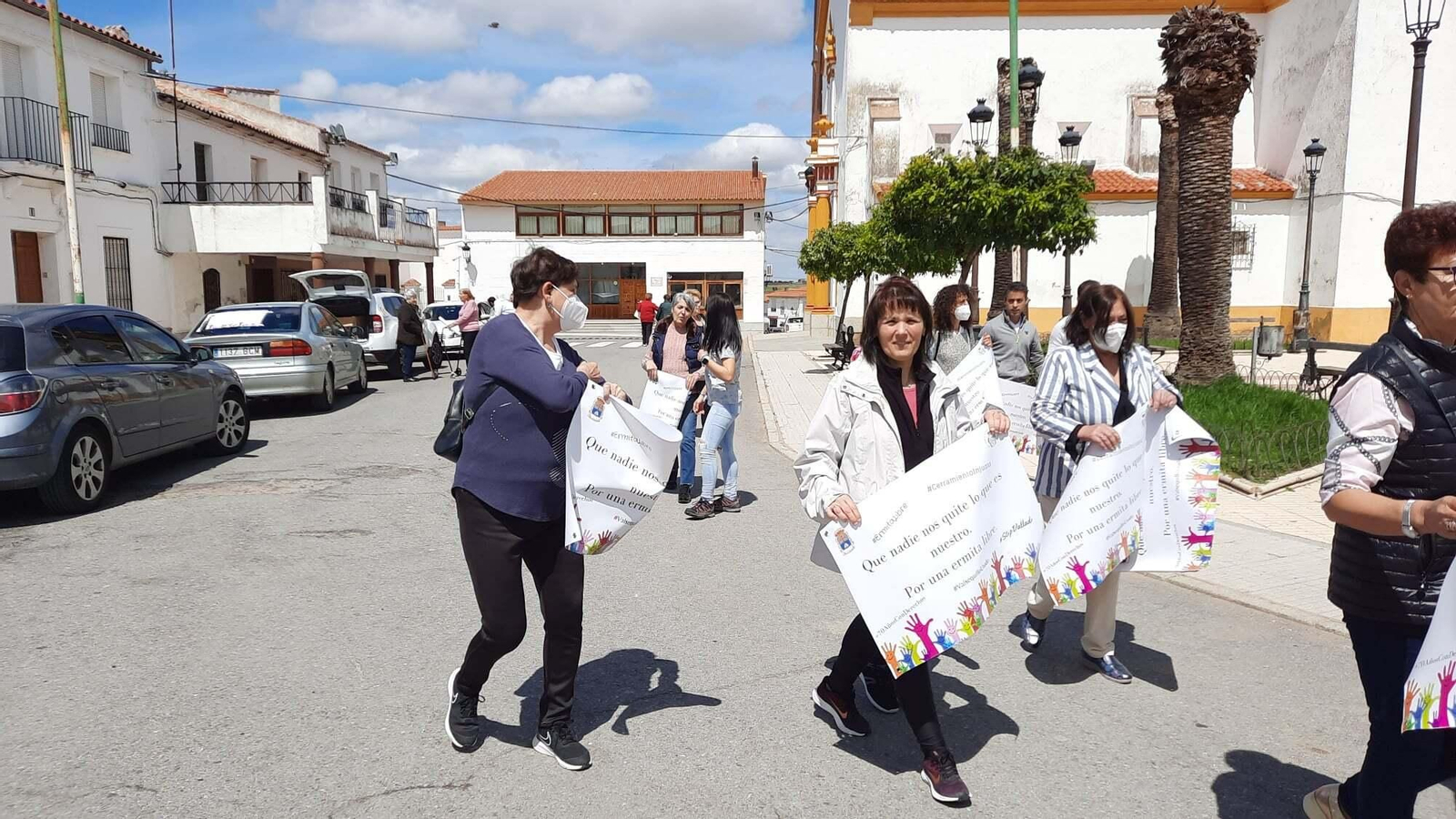 La protesta en Valsequillo contra el cierre del paso a la ermita de la Virgen de Fátima, en imágenes