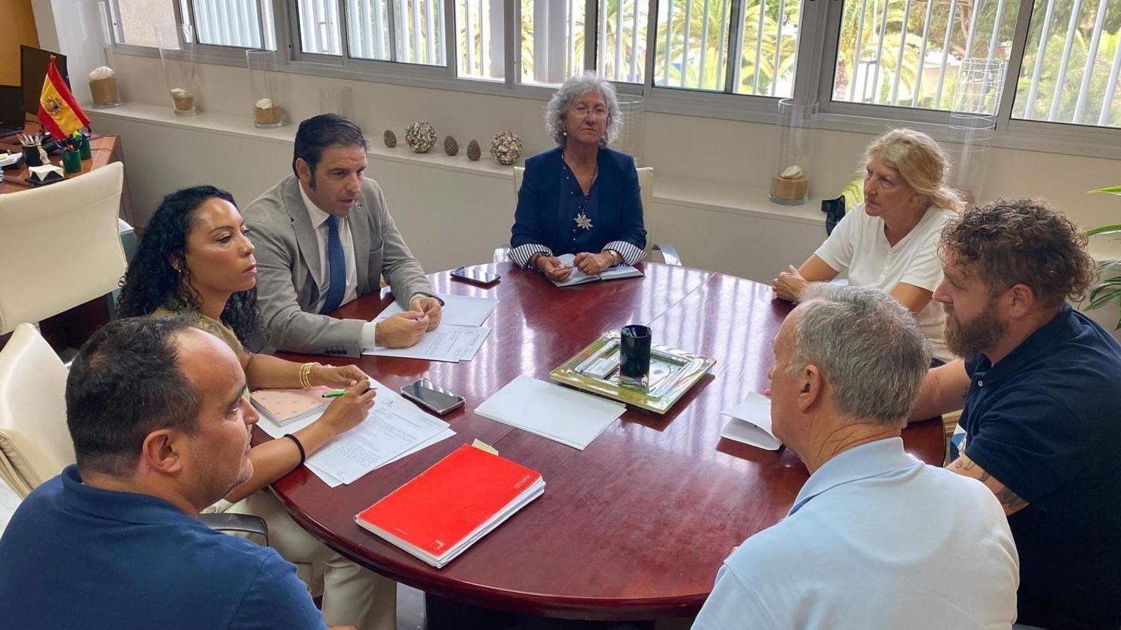 La AVV Portileños se reúne con Pedro Yórquez, Delegado Territorial de Sostenibilidad, Medio Ambiente y Economía Azul de la Junta de Andalucía. La AVV Portileños se reúne con Pedro Yórquez, Delegado Territorial de Sostenibilidad, Medio Ambiente y Economía Azul de la Junta de Andalucía.