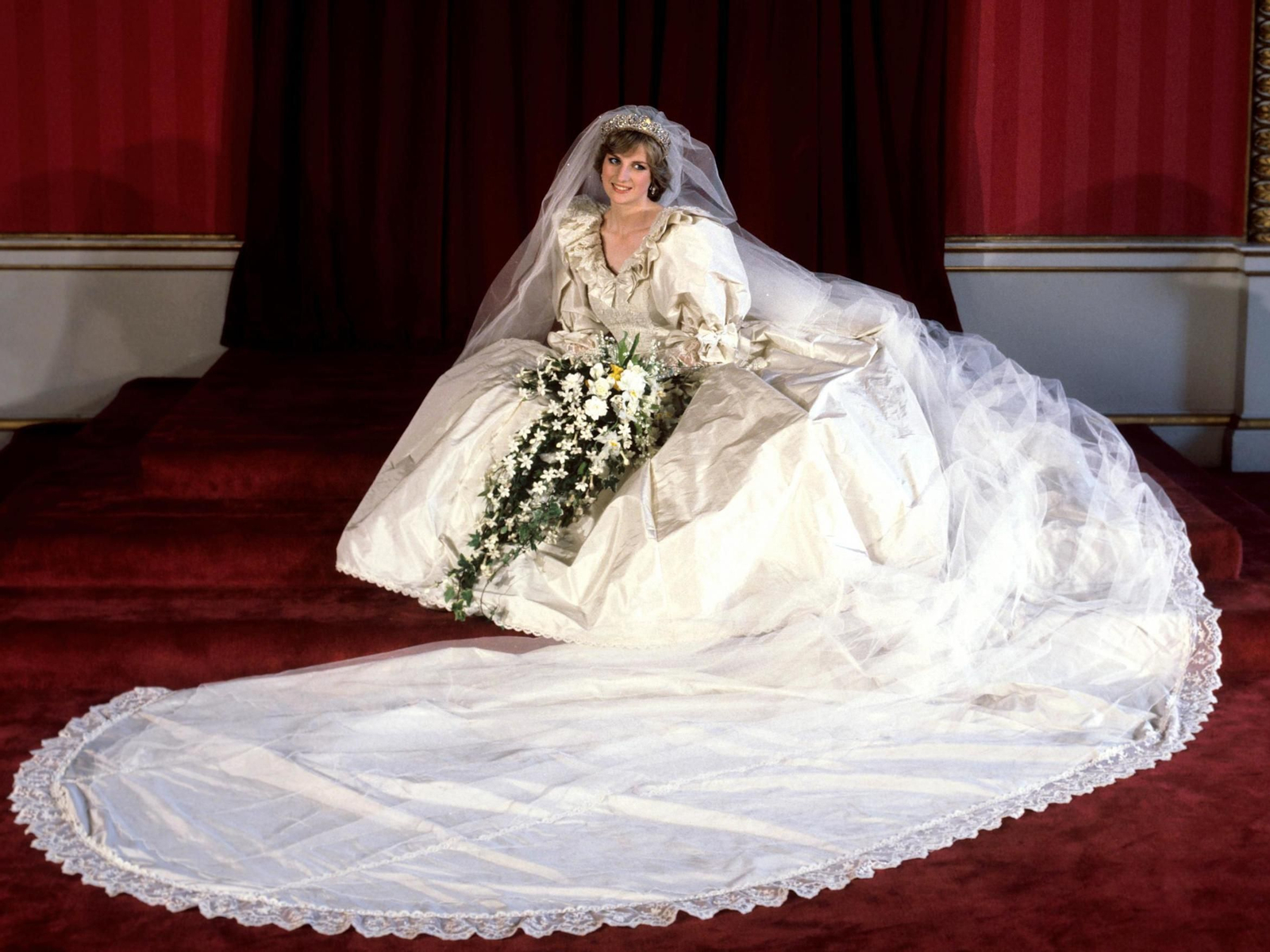 Lady Di, con el vestido de novia más famoso del siglo XX.