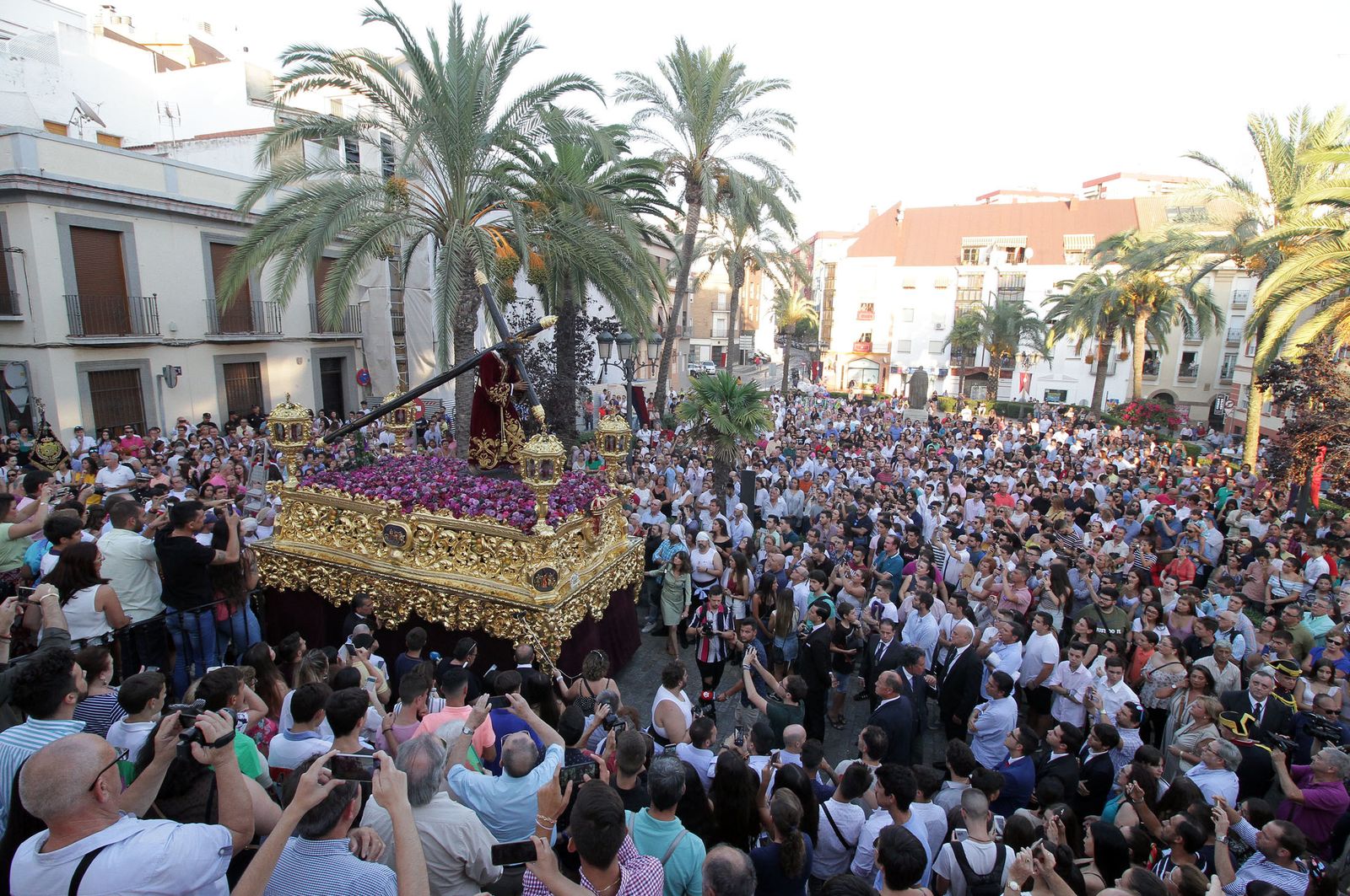 Imágenes del Señor de Pasión en la procesión del centenario de la hermandad