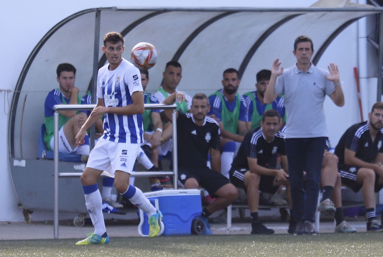 Imágenes del encuentro entre el Conil y el Recreativo de Huelva