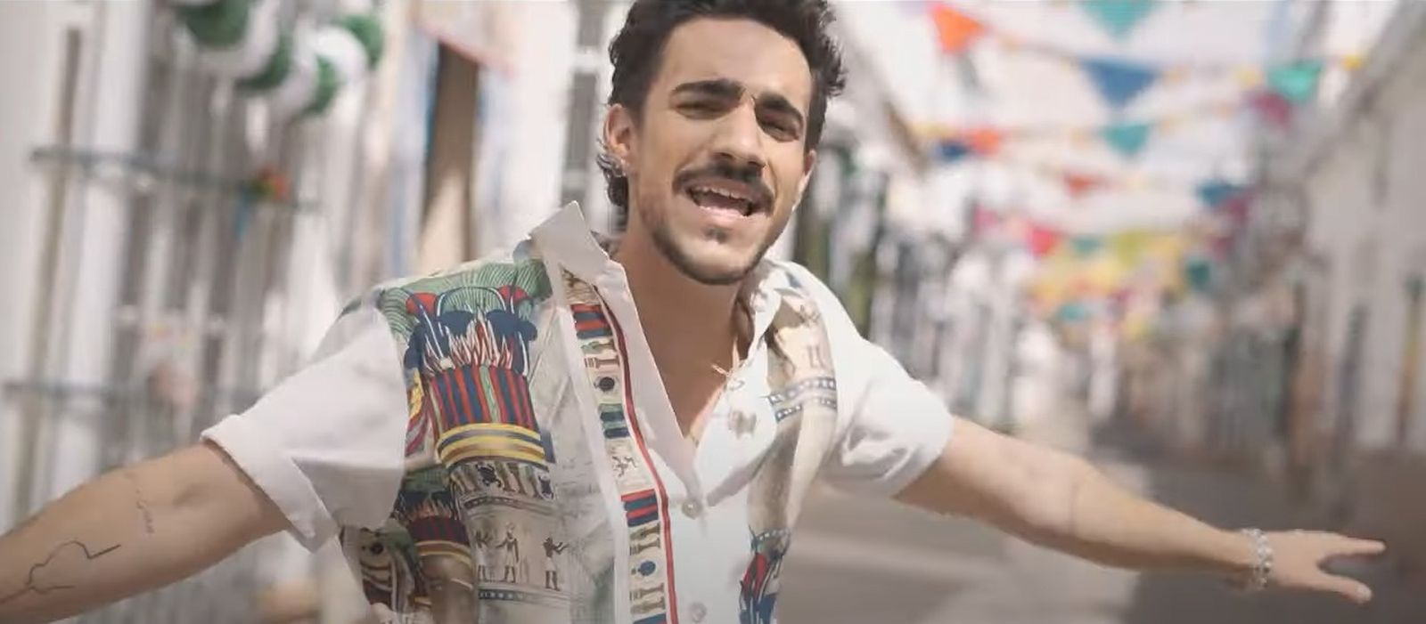 Una escena del videoclip del tema 'La vida es hoy', grabado en parte en Puerto Real