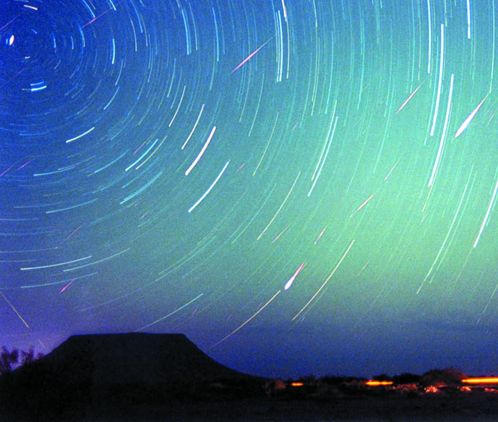 Lluvia de estrellas fugaces, un fenómeno natural que se produce en agosto