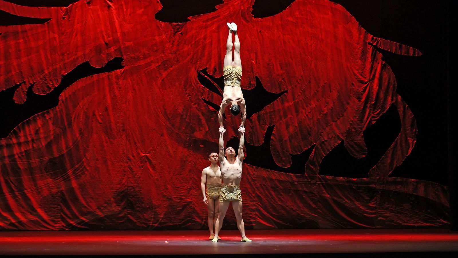 Imágenes del 'Gran Circo Acrobático de China' en el Teatro Villamarta