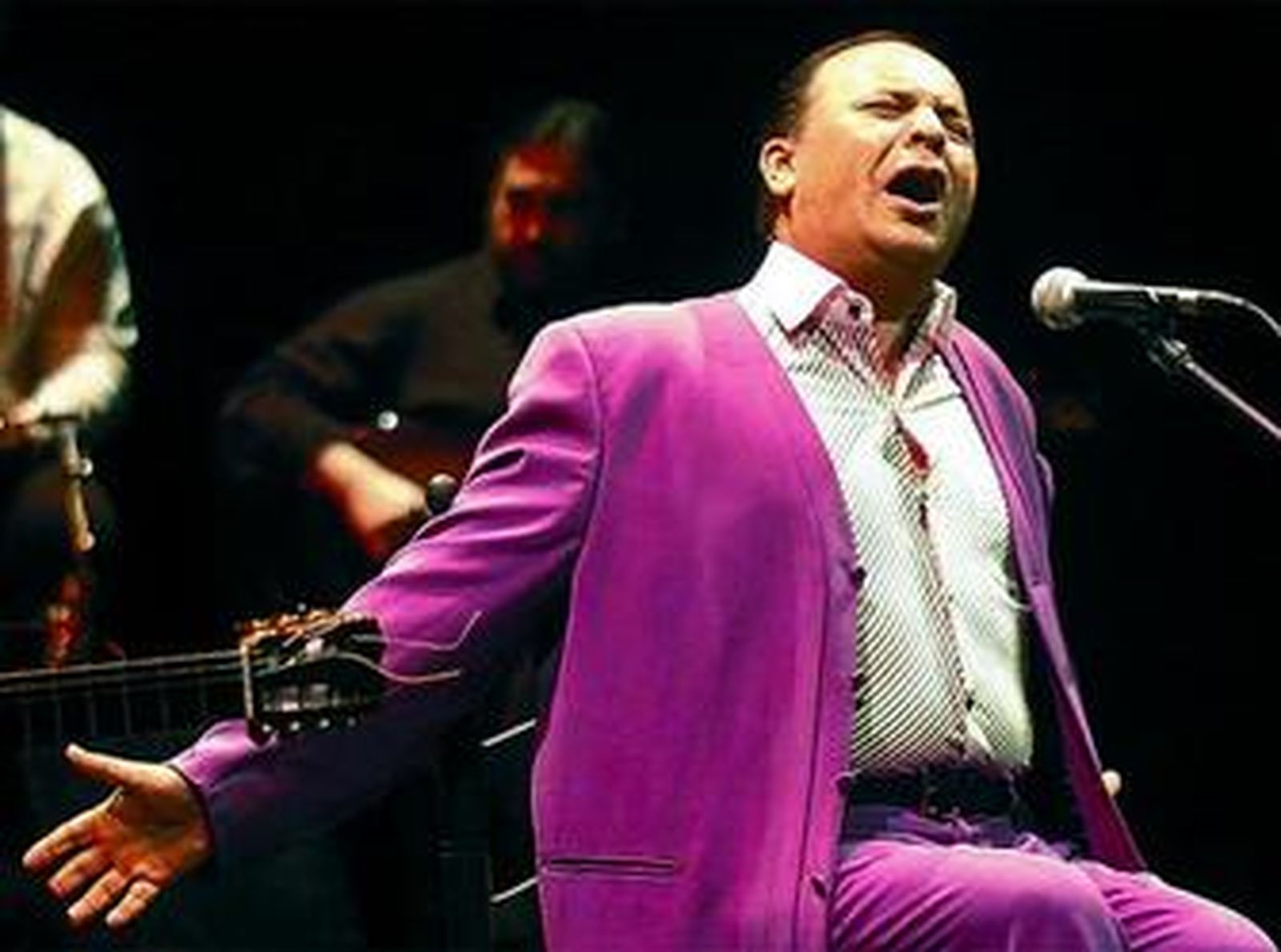 El Pele, durante una actuación dentro de la gira de presentación de su último disco, 'Canto'.