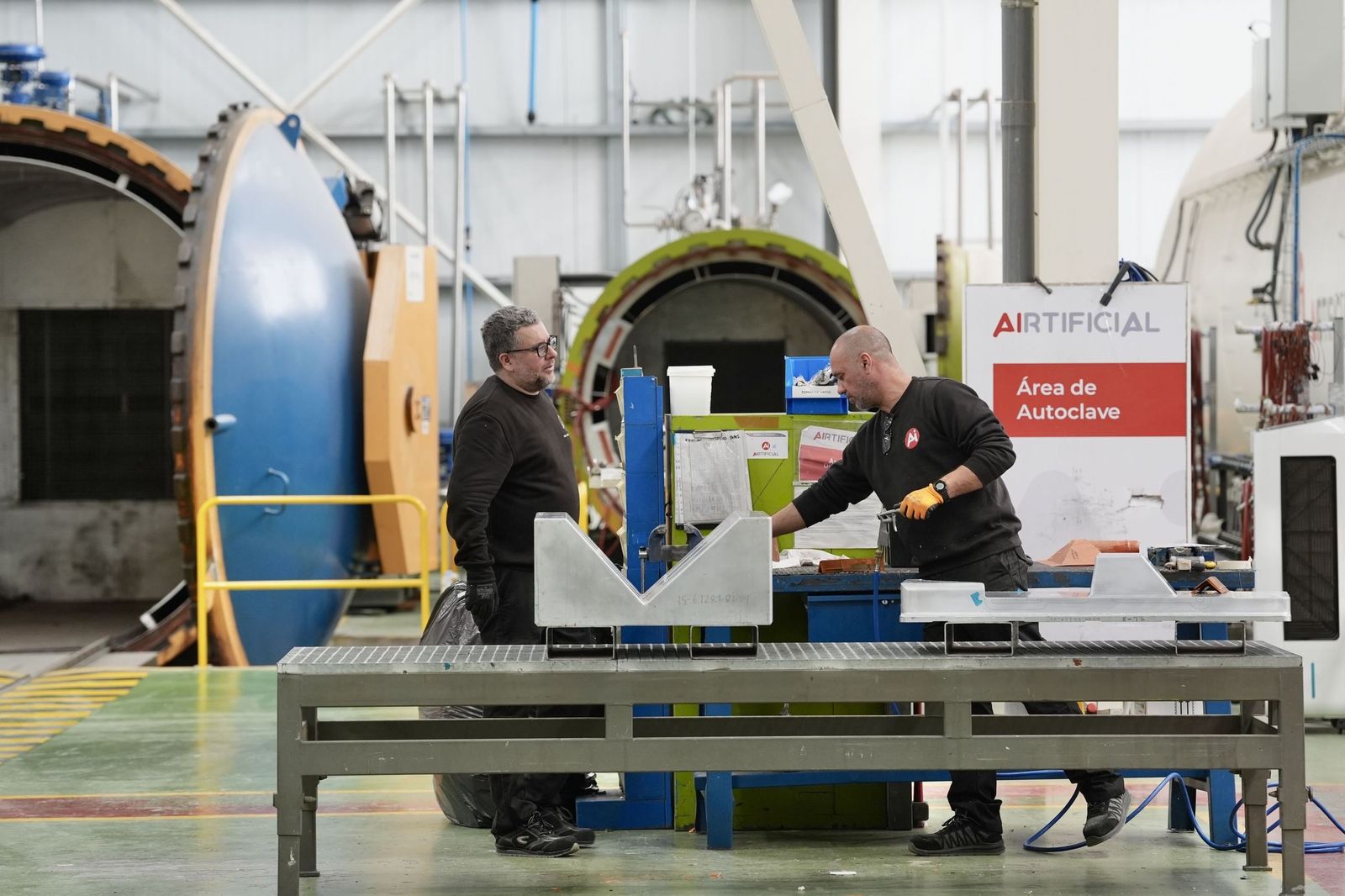 Trabajadores de Airtificial en las instalaciones de la compañía en Jerez de la Frontera (Cádiz).