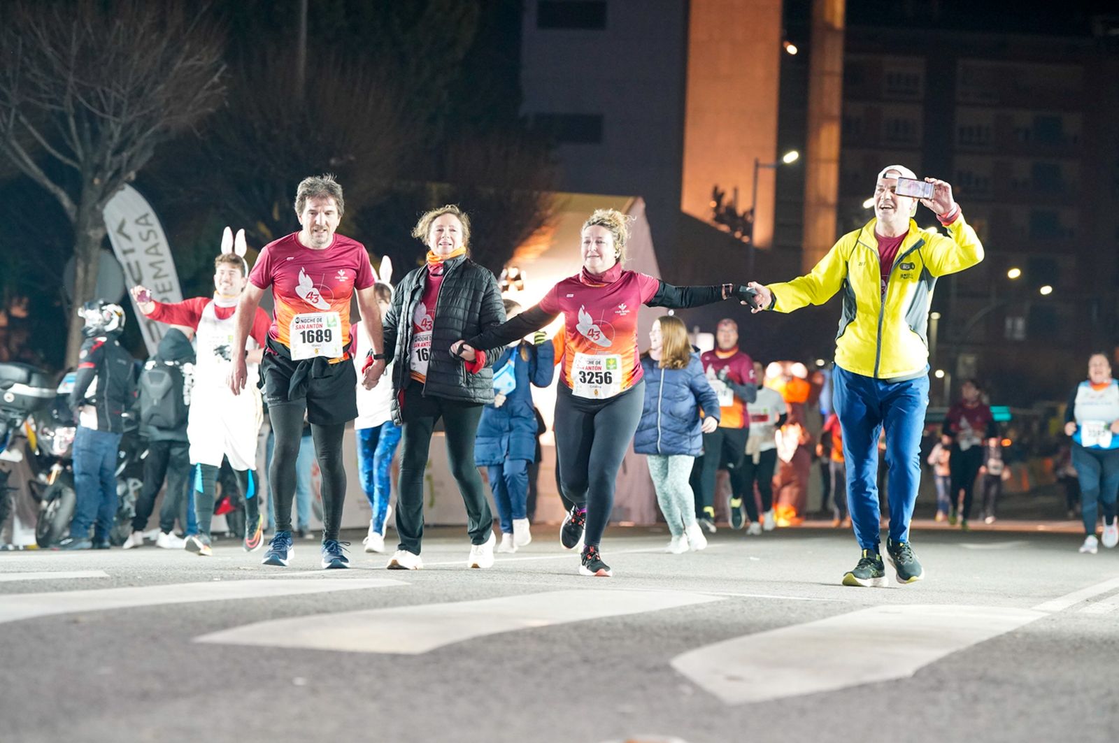 En imágenes: búscate en tu llegada a meta de la Carrera de San Antón 2026 (5)