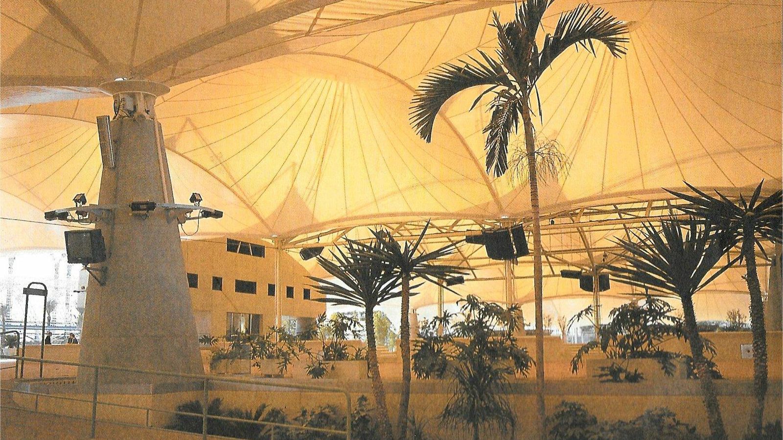 El Palenque, uno de los auditorios más emblemáticos de la Expo 92, antes de su demolición en 2007.