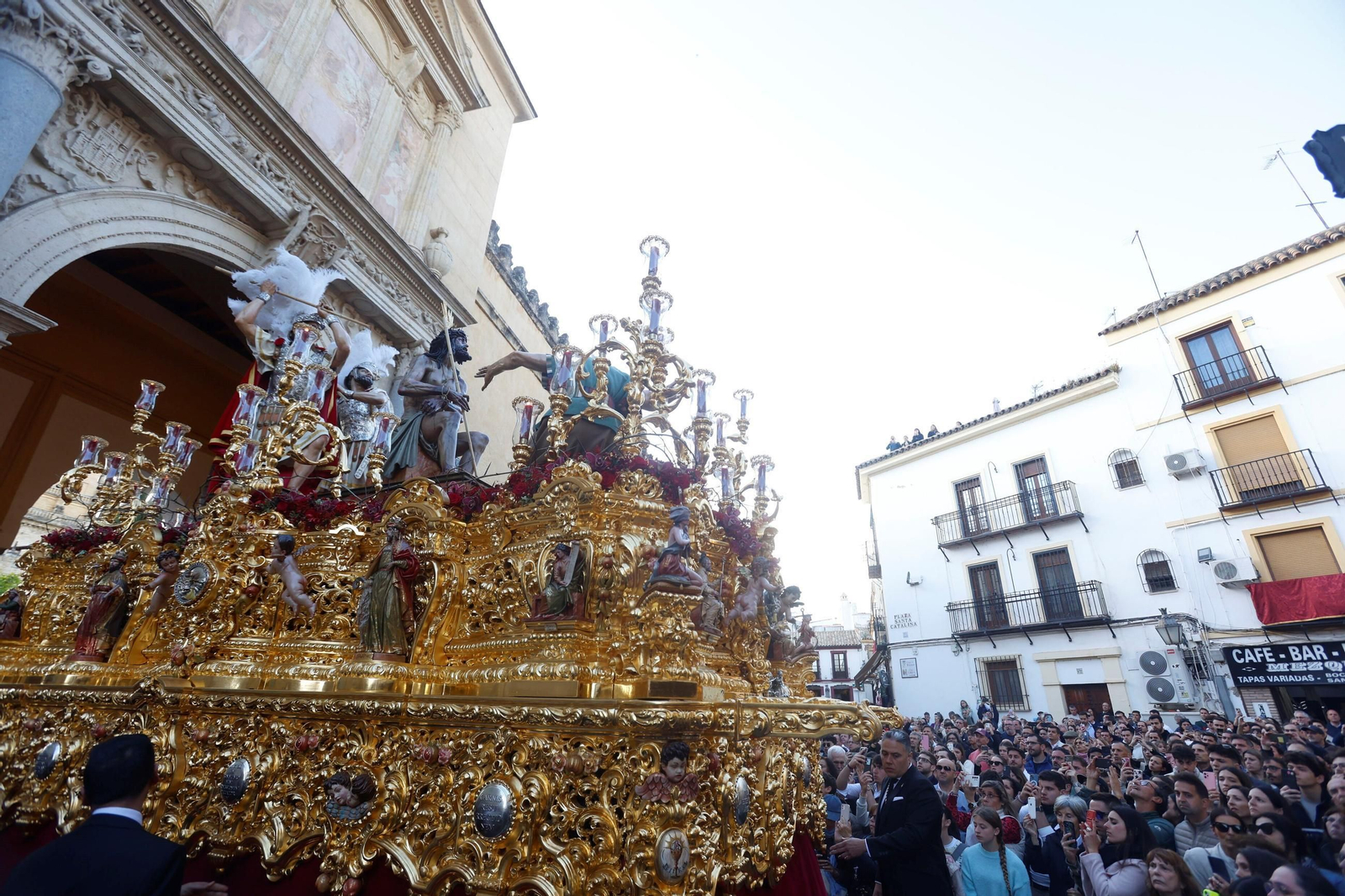 El traslado de la Merced en este Sábado Santo de Córdoba, en imágenes