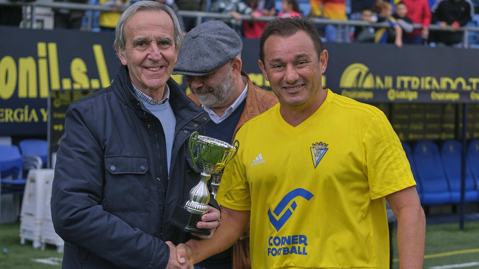 Partido de fútbol a beneficio de la Asociación de Reyes Magos en Carranza