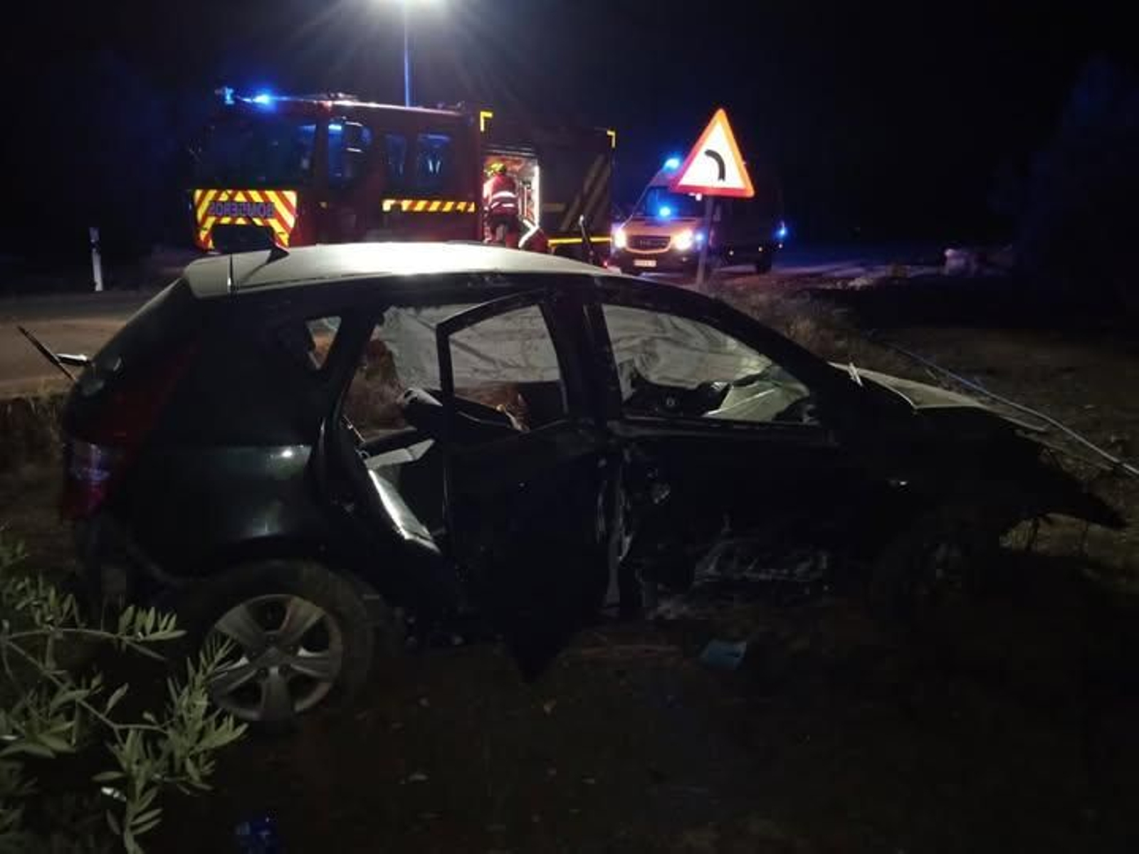 Intervención de los Bomberos de Andújar en el accidente en Villanueva de la Reina.