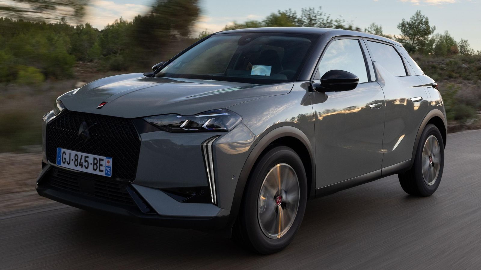 Los precios de la versión microhíbrida Hybrid 145 arrancan en 32.854 euros; los E-Tense, desde 39.643.