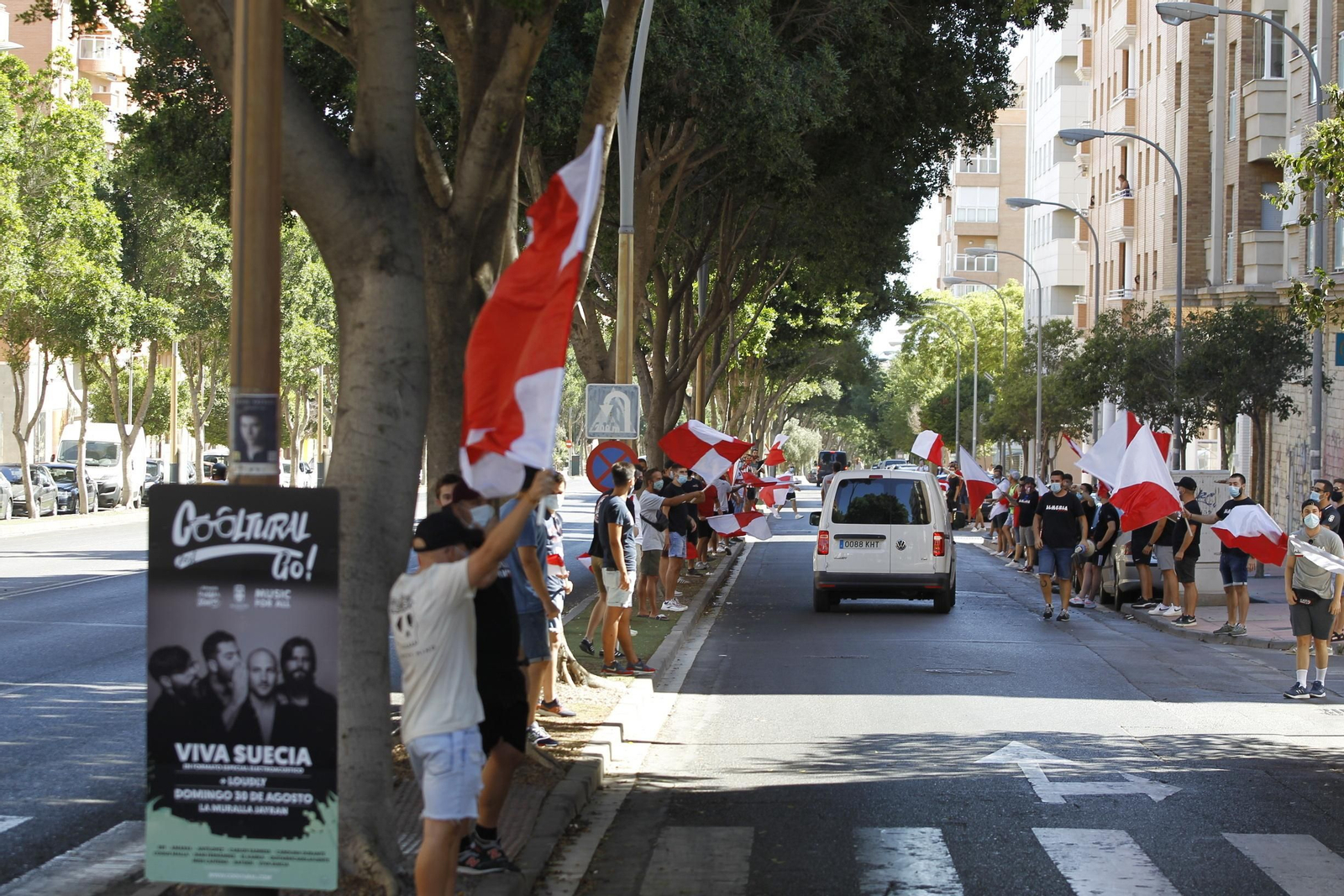 Fotogalería de la afición del Almería antes del partido ante el Girona
