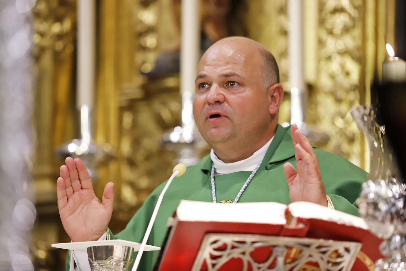Imágenes de la Santa misa e imposición de medallas a los nuevos hermanos en la CInta