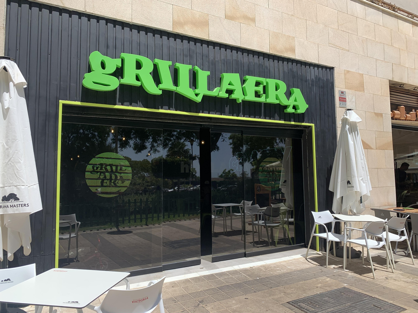 Fachada de La Grillaera.