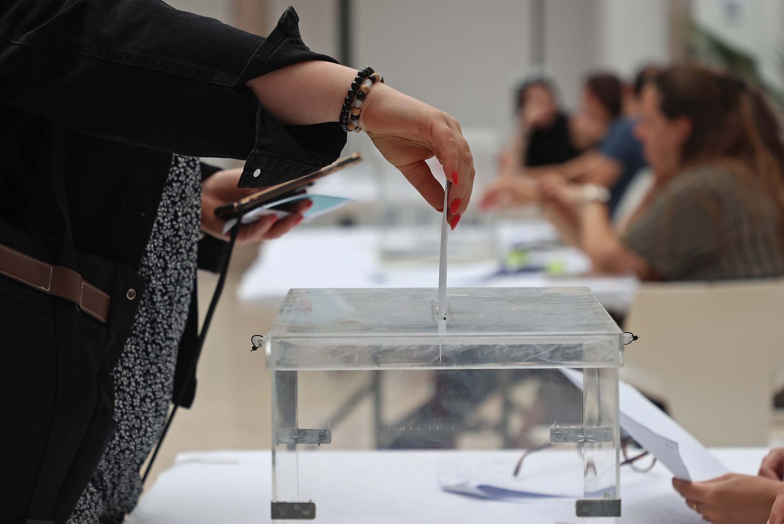 Imágenes de la jornada electoral para el Parlamento Europeo en Algeciras