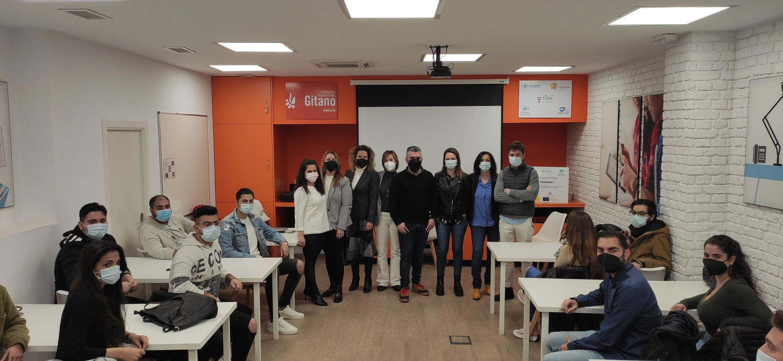 Asistentes a la presentación del proyecto Aprender Trabajando.