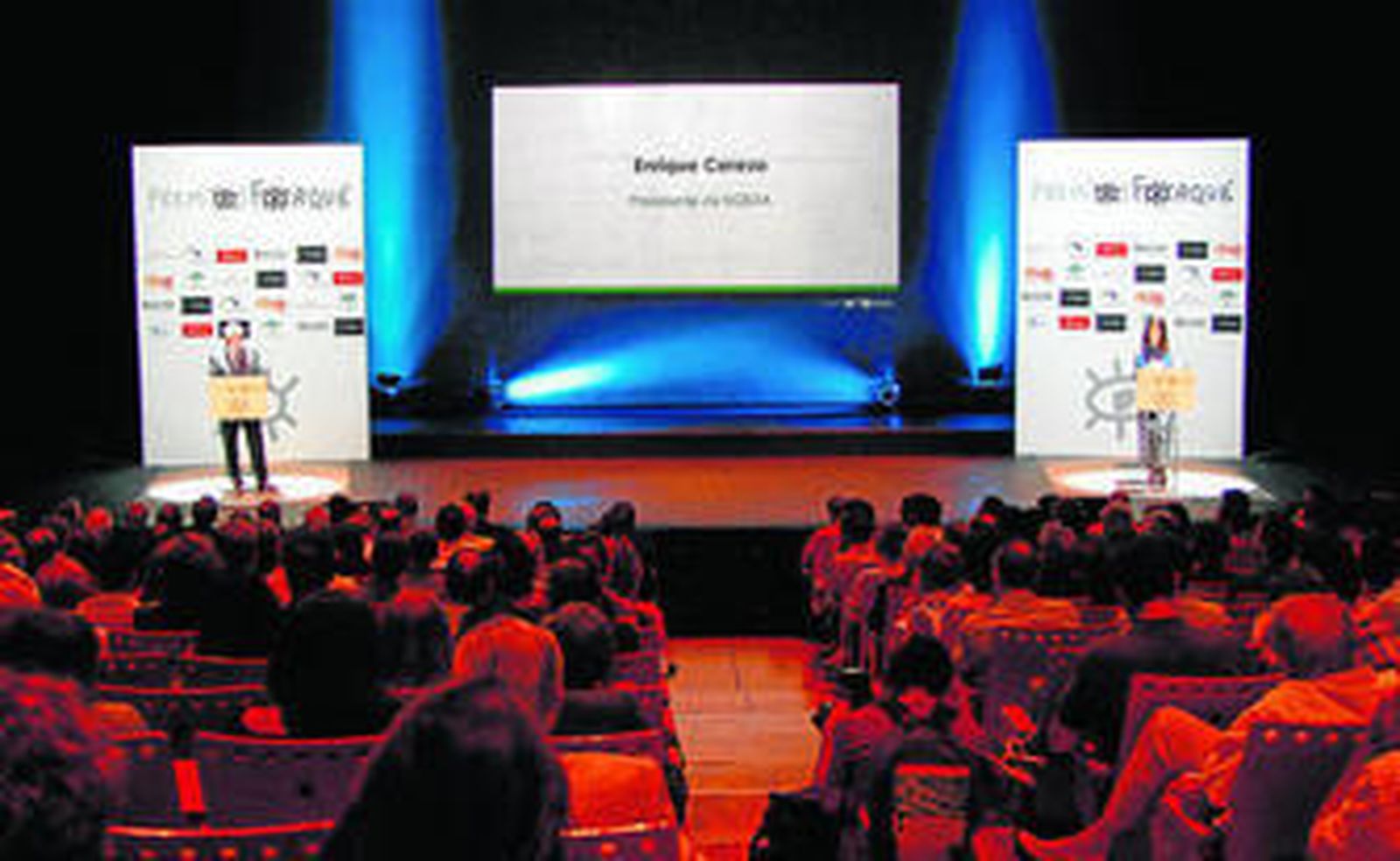 Un instante de la presentación de la gala celebrada ayer en el Teatro de la Maestranza.