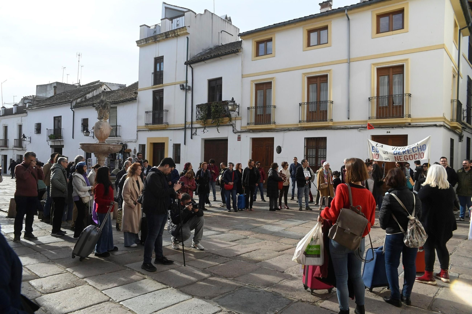 El  'free tour' reivindicativo de los vecinos del Casco Histórico de Córdoba contra el turismo masivo, en imágenes
