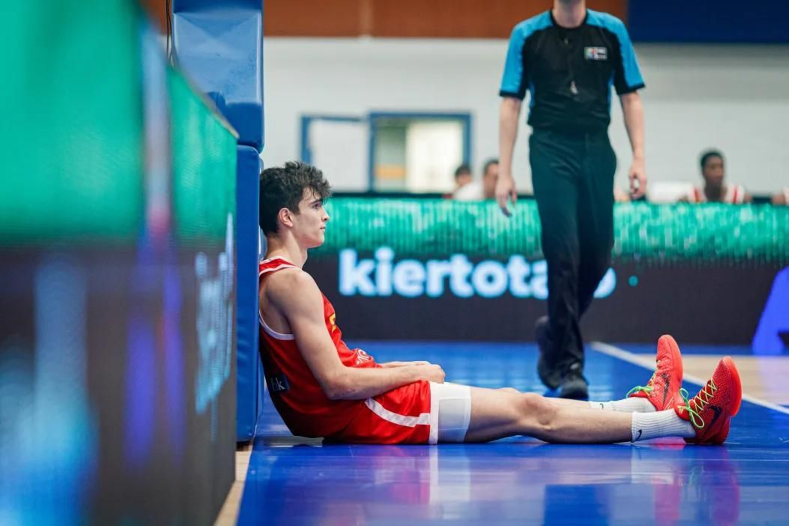 Día aciago de Mario Saint-Supéry en otra debacle de España en el Europeo sub 18