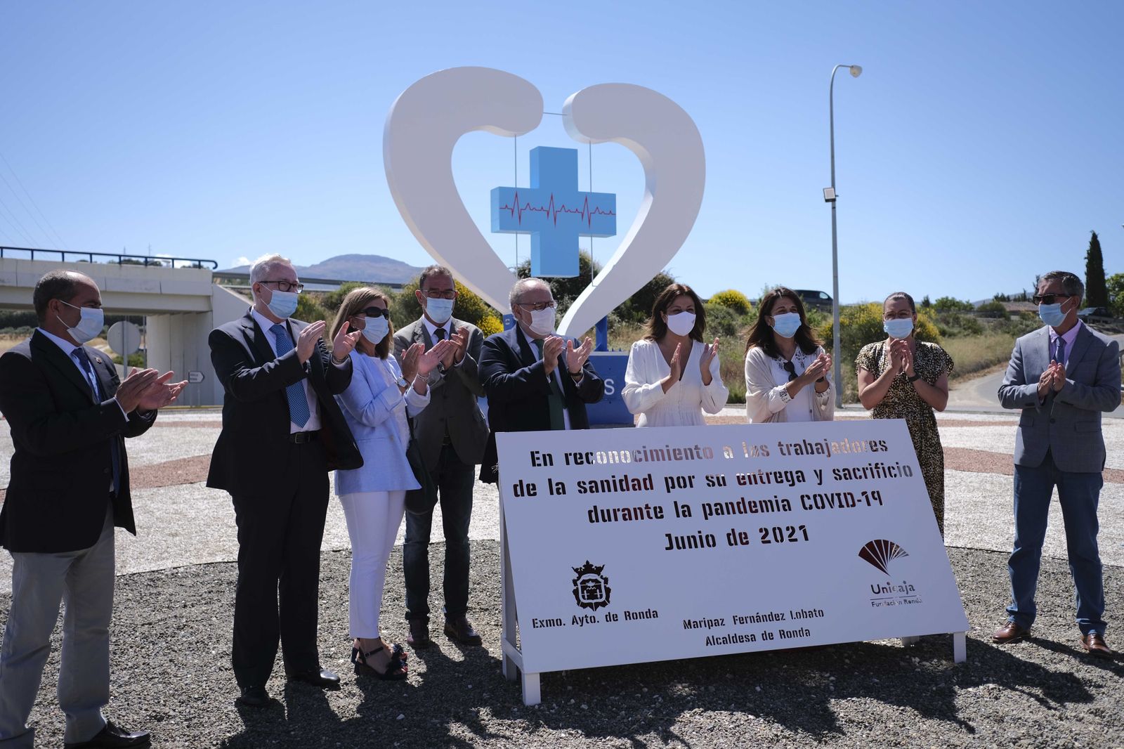 Monumento a los sanitarios situado en la entrada a Ronda por la Cruz de San Jorge.