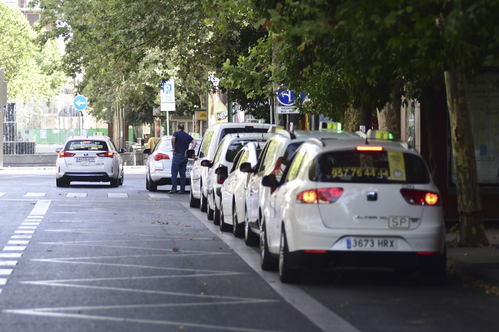 Una parada de taxis en la capital.