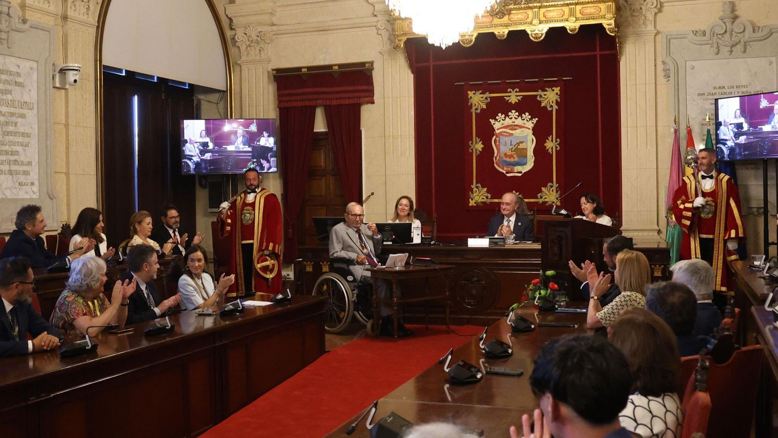 Salón de plenos durante el acto de entrega de la Medalla de la Ciudad.
