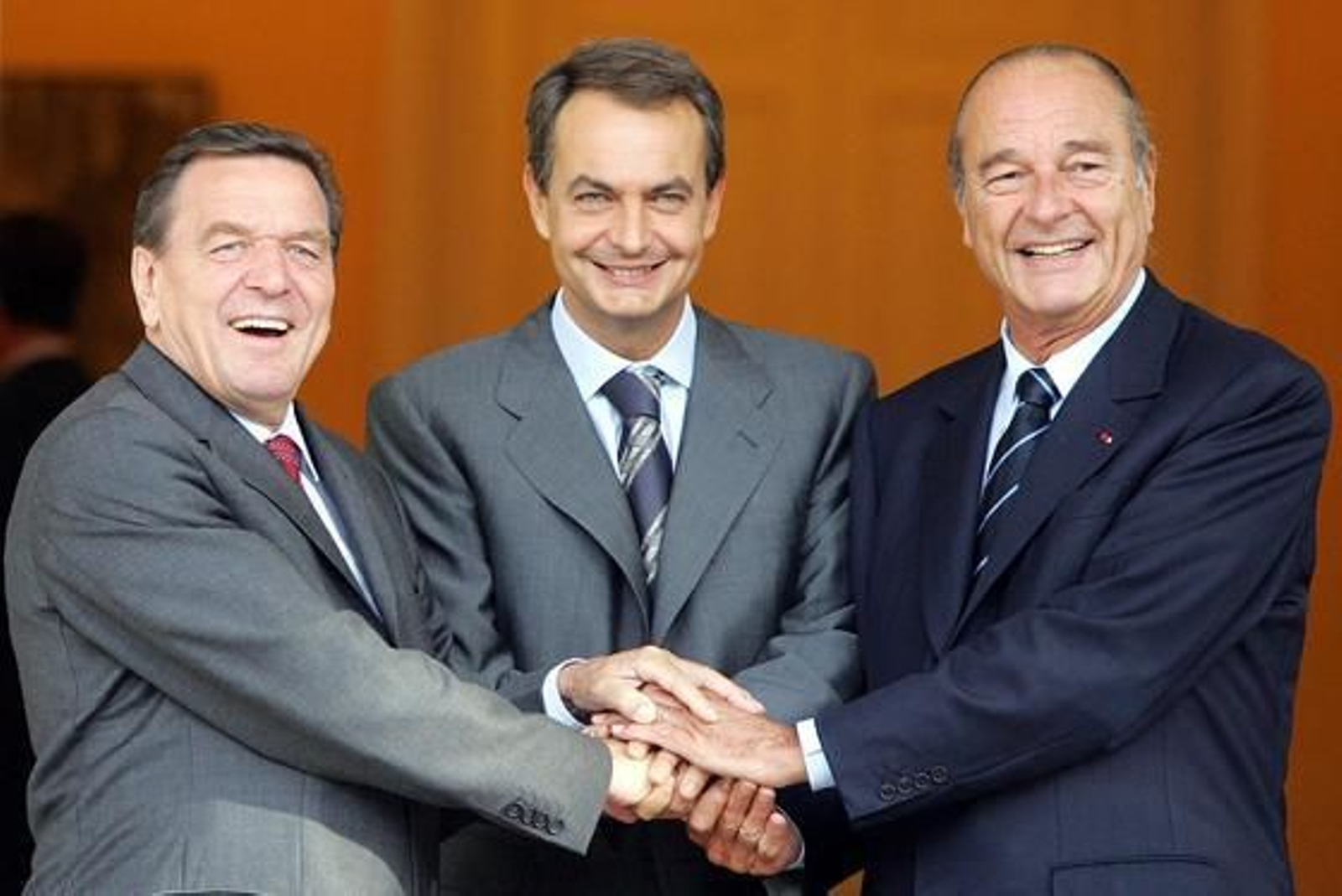 13 de septiembre de 2004: Reunión con el presidente francés, Jacques Chirac, y el canciller alemán, Guerhard Schroeder. 

Foto: AFP