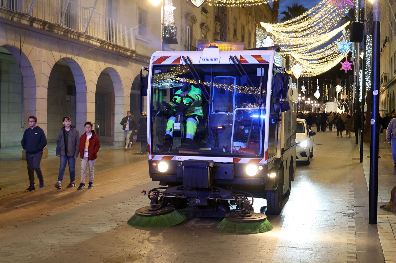 Imágenes del Heraldo Real anunciando la llegada de los Reyes Magos a Huelva