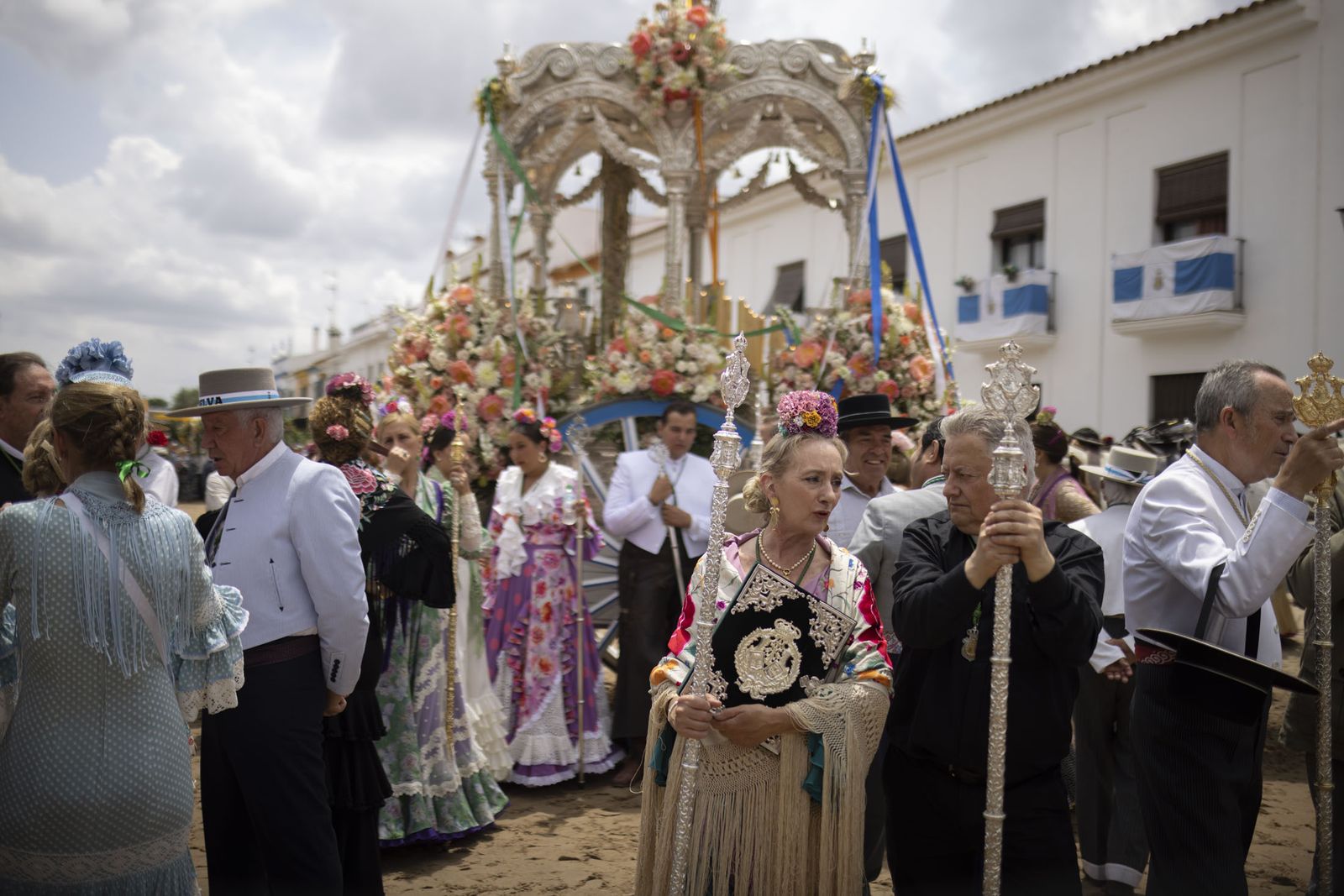 El Rocío 2023: Imágenes de ambiente en la aldea durante la presentación de las Hermandades