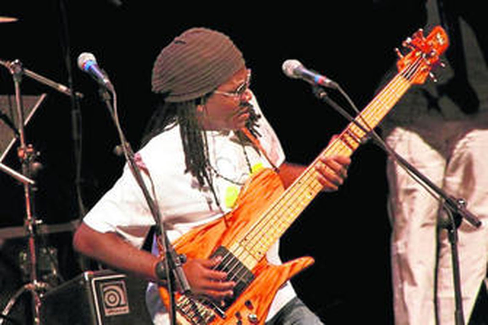 Richard Bona durante su gran actuación del pasado viernes en Almería.