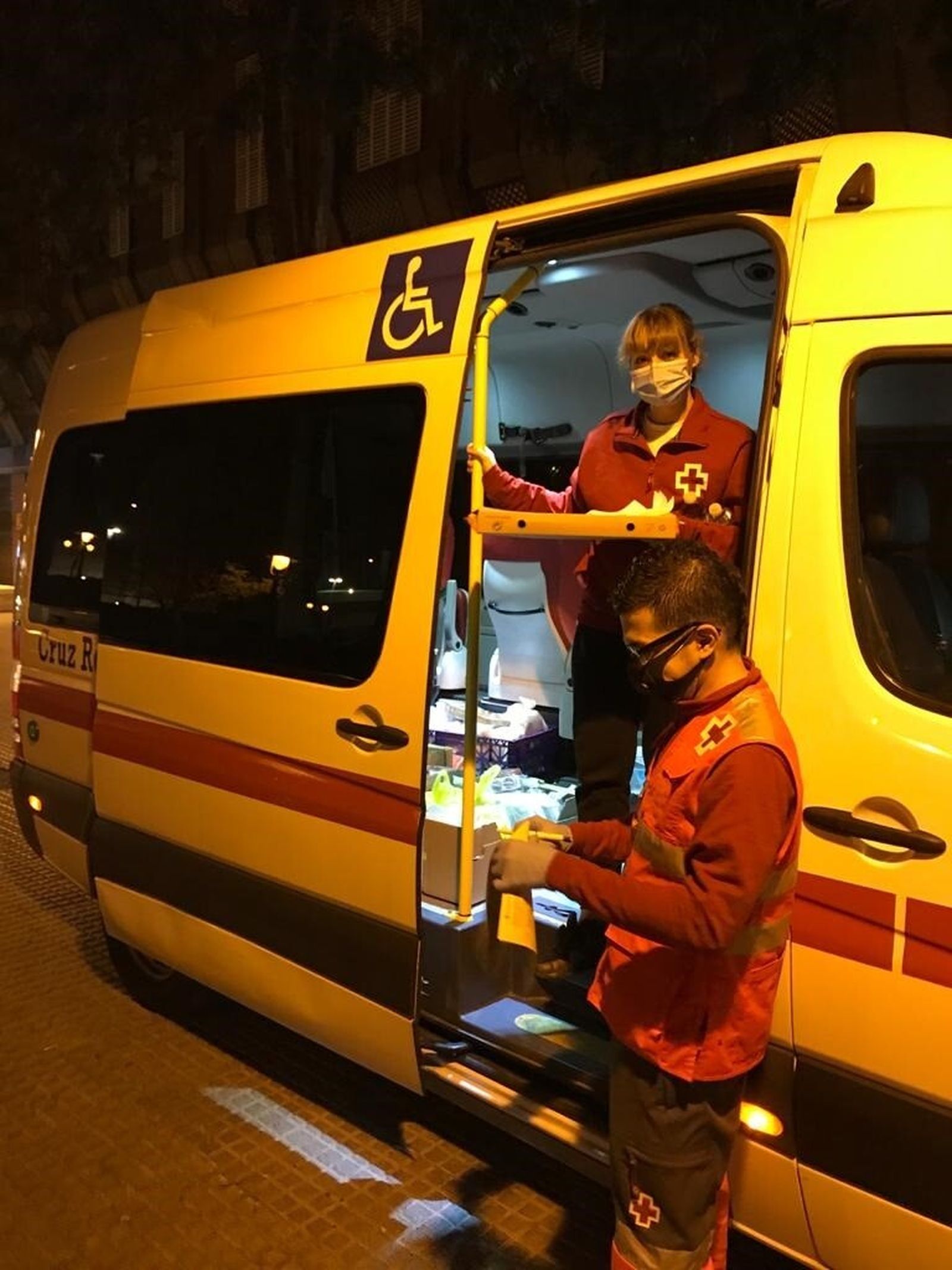 Una de las unidades móviles de Cruz Roja Málaga.