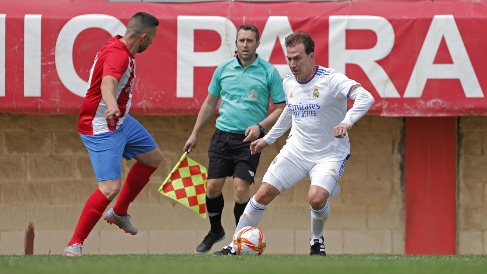 La mejores fotos del Algeciras - Real Madrid veteranos