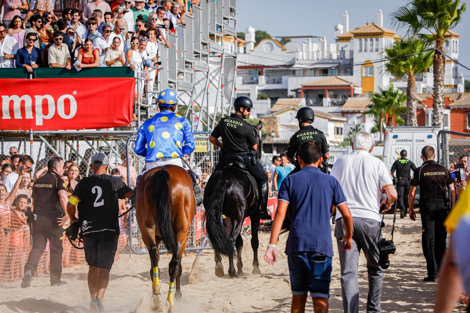 Imágenes de la segunda jornada del ciclo inicial de las Carreras de Caballos de Sanlúcar 2025