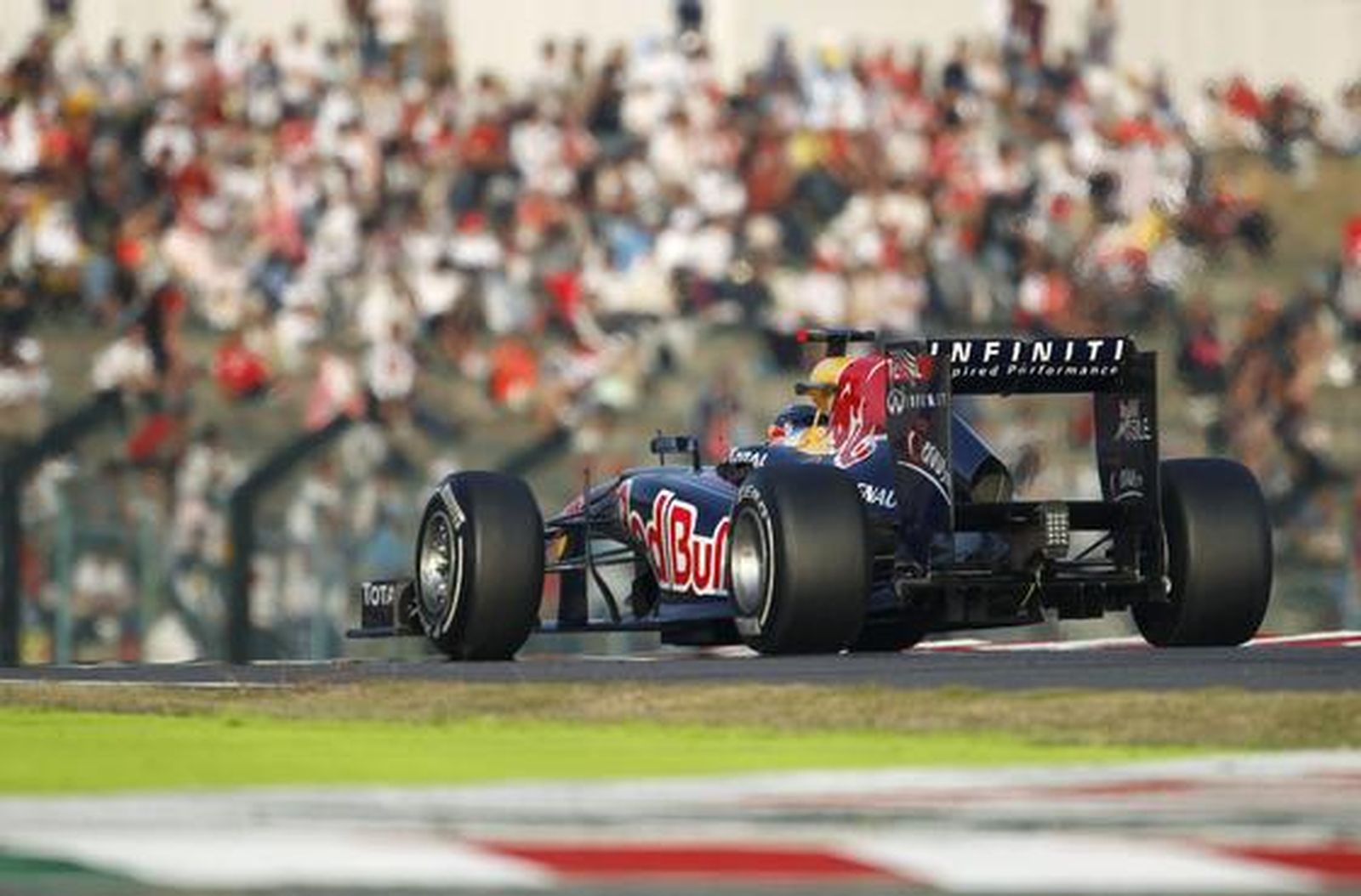 Sebastian Vettel gana en Suzuka su segundo mundial a cuatro carreras del final del campeonato. / Reuters