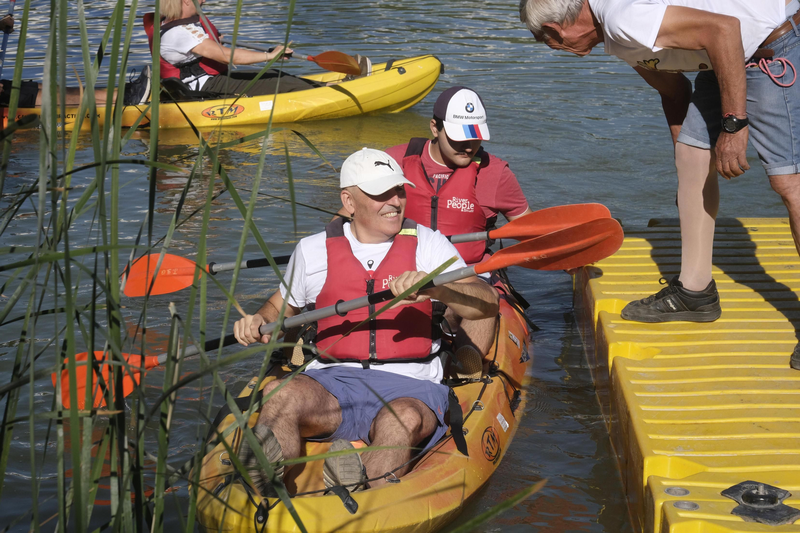 La ruta en kayak por el Guadalquivir de Córdoba se echa al agua, en imágenes