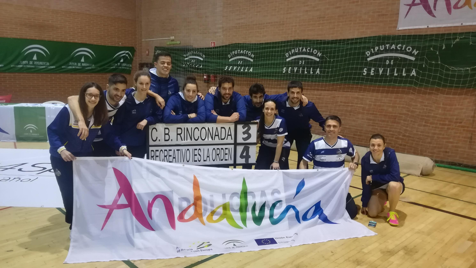 El IES La Orden posa justo al acabar su duelo con el Rinconada.