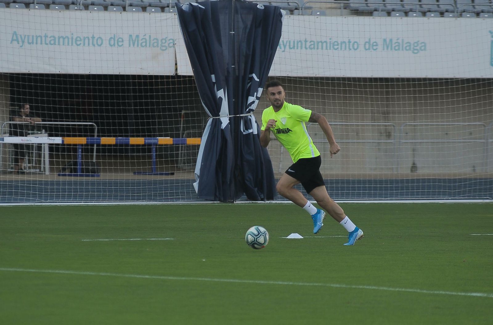 Las fotos del entrenamiento del Málaga CF tras la tormenta