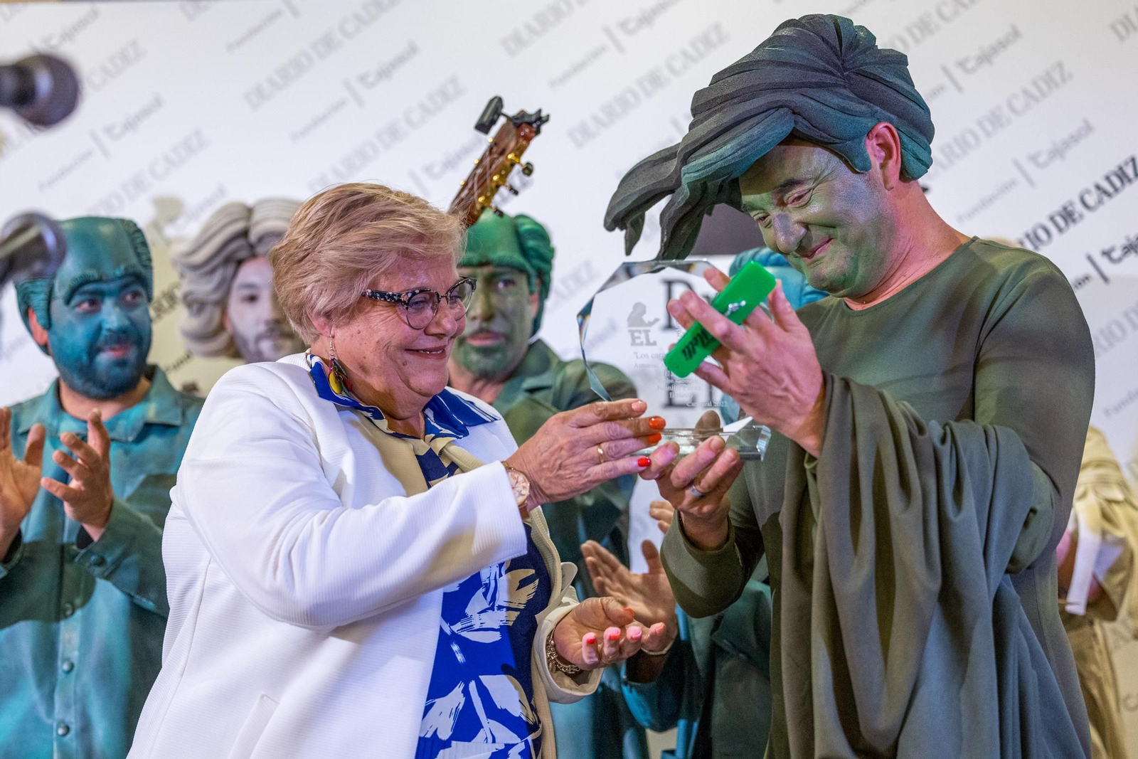 Ascensión Vázquez entrega el VI Premio Emilio López a José Manuel Braza 'El Sheriff'