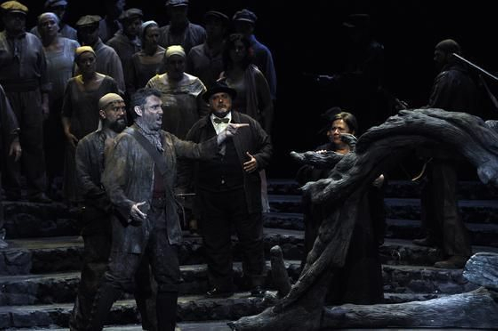 Imágenes del ensayo general de 'El gato montés' en el Teatro de la Maestranza. / Manuel Gómez