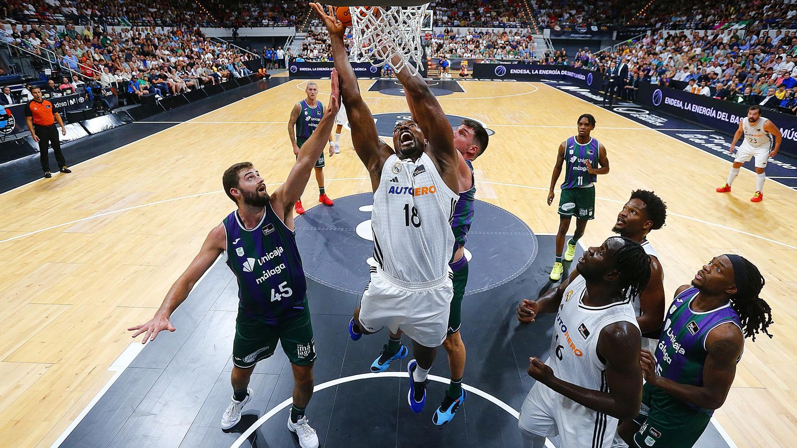 El Real Madrid - Unicaja, final de la Supercopa, en fotos
