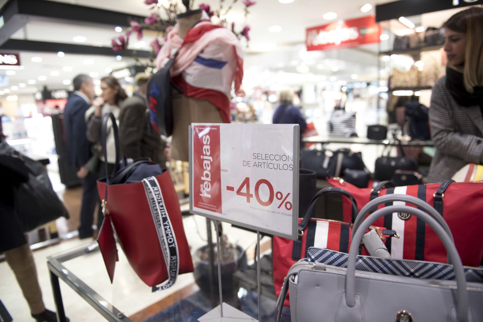 Los granadinos se lanzan a las rebajas de enro