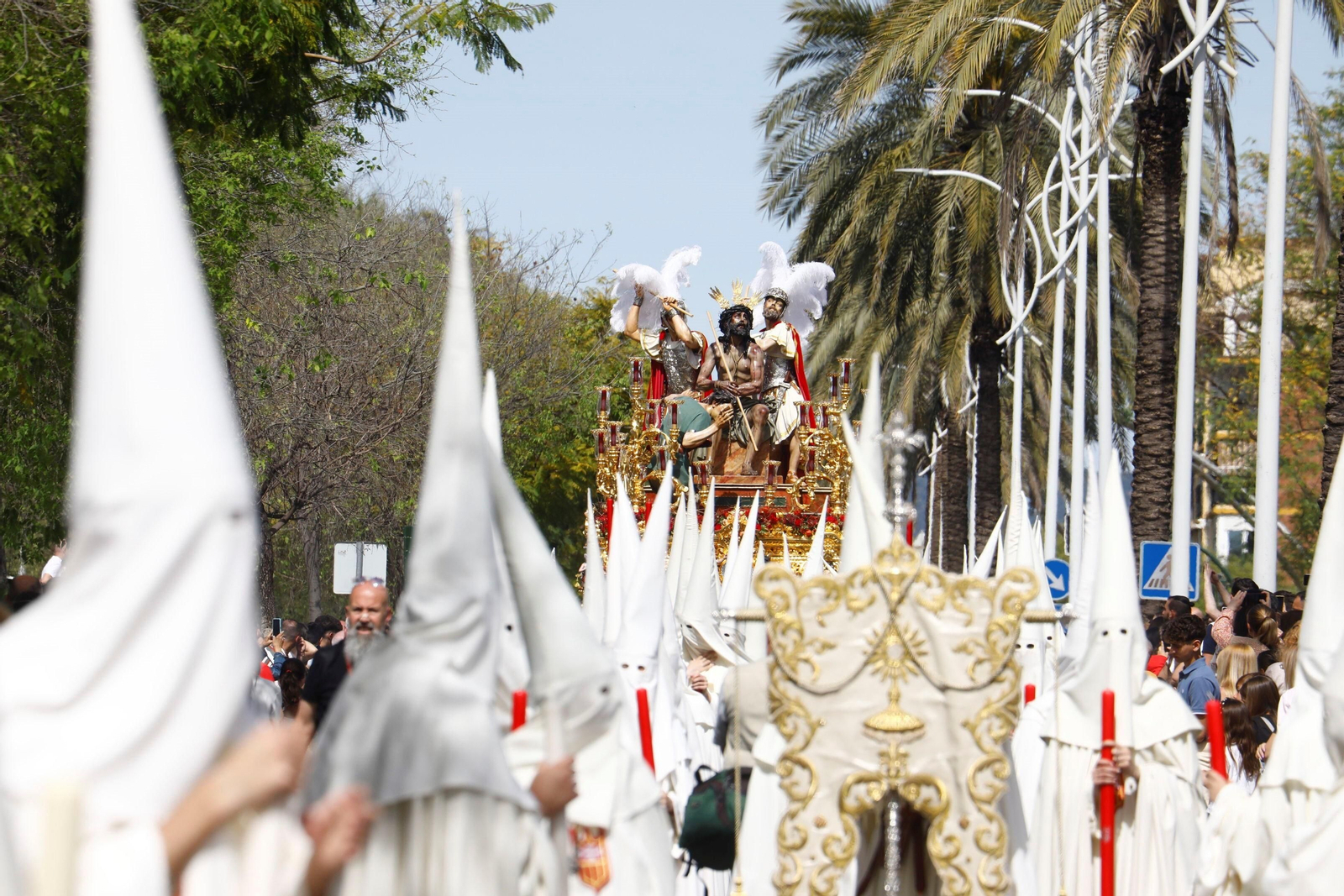 Lunes Santo en Córdoba: la procesión de la Merced, en imágenes
