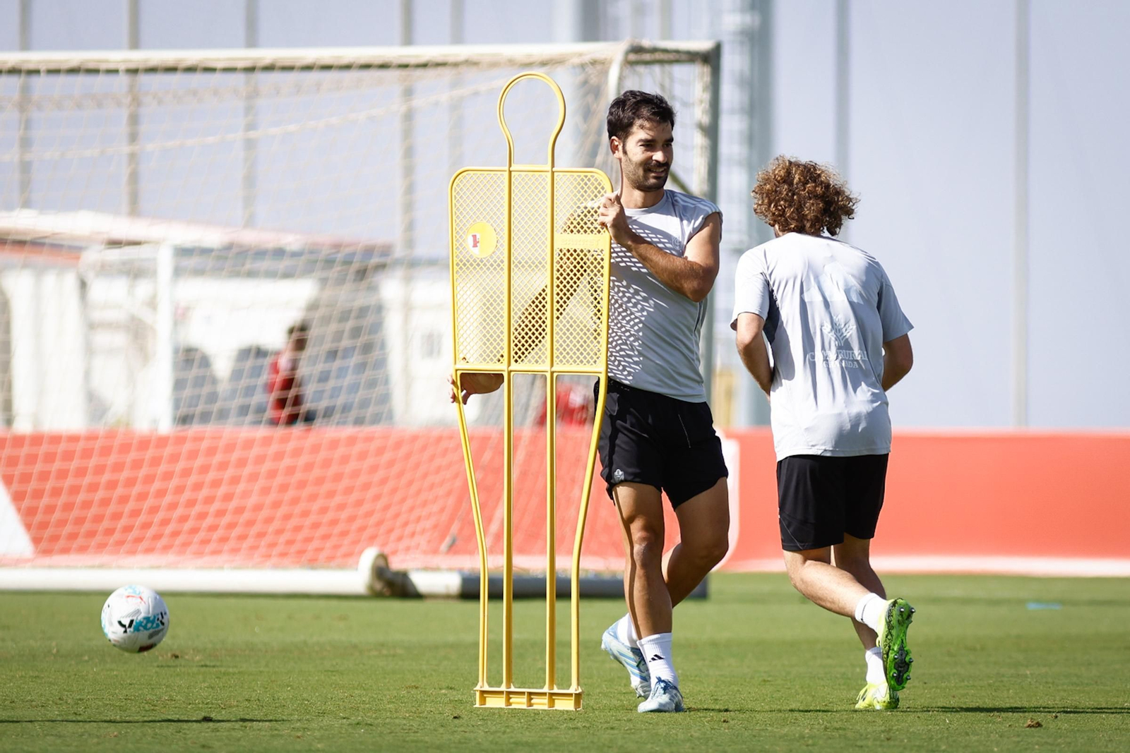 El entrenamiento con aficionados del Granada CF, en imágenes
