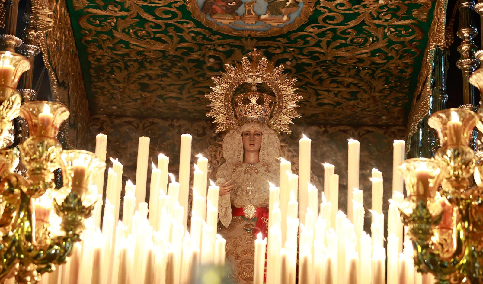 La Esperanza en la noche del Jueves Santo de Málaga, en imágenes