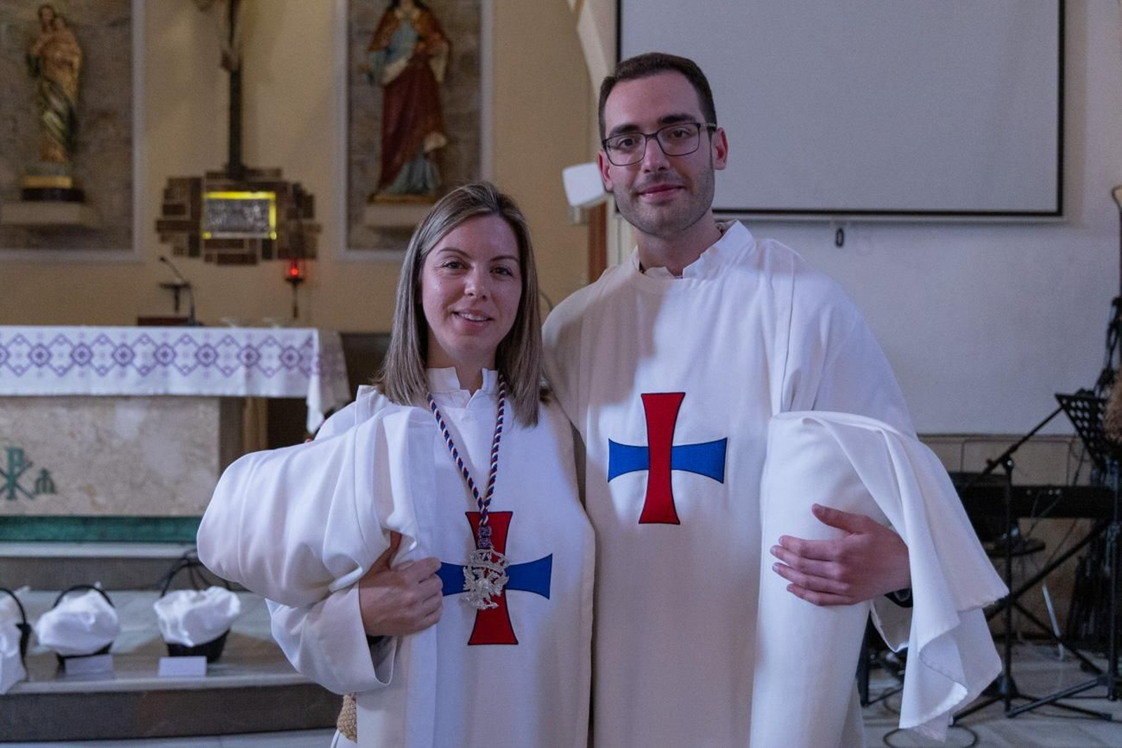 El Miércoles Santo inicia la tarde con los nazarenos trinitarios del barrio de Santa Isabel