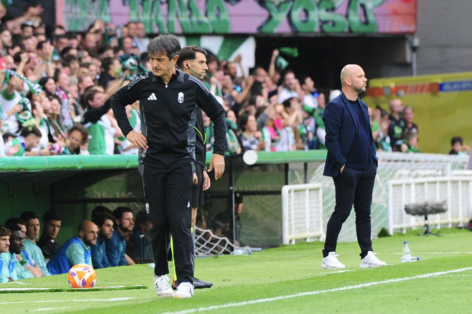 Los dos entrenadores durante el partido