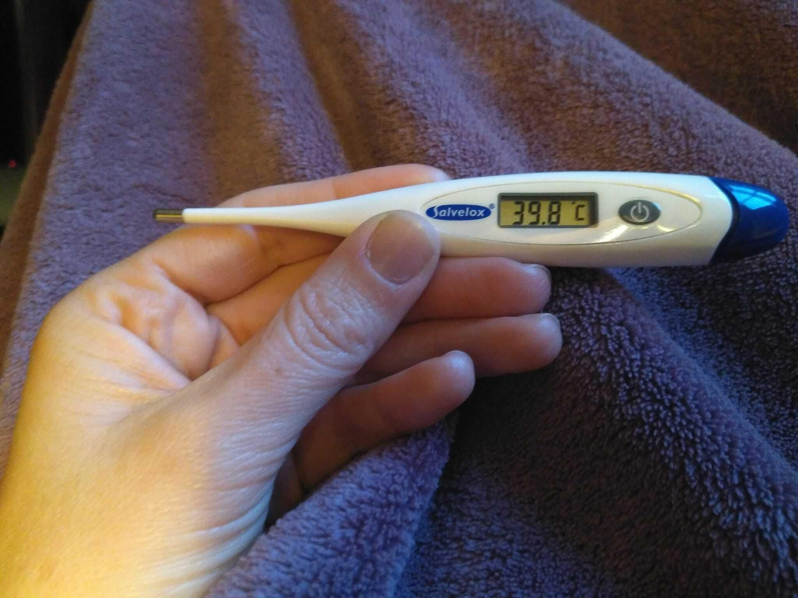 Picos de fiebre de casi 40 grados cada tres horas o menos