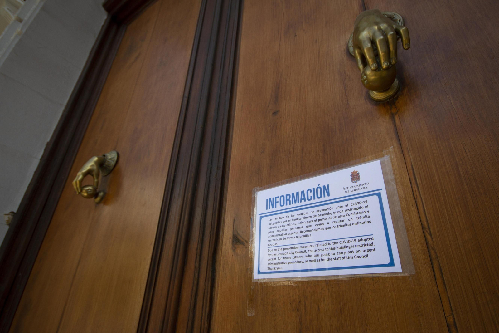 Mamparas, desinfección y cita previa, el plan para la vuelta al trabajo en el Ayuntamiento de Granada